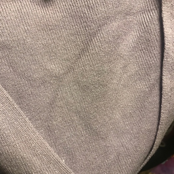 🌻 Comfy Lilac V-Neck Batwing/Bishop Sleeve Sweater - Picture 2 of 2